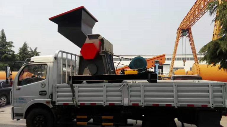 對輥粉碎機發(fā)貨現場